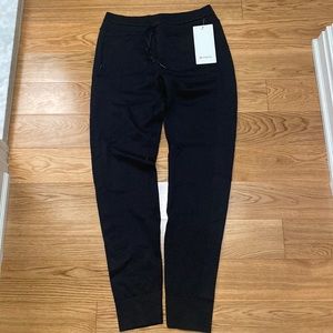Lululemon NWT engineered warmth jogger, black, size 6
